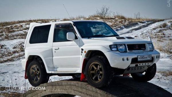 出厂就能跑达喀尔的车子不多 三菱帕杰罗EVO的历史
