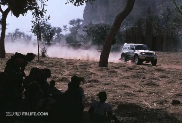 出厂就能跑达喀尔的车子不多 三菱帕杰罗EVO的历史