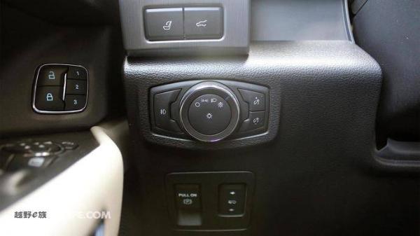 更轻更新更强 海外试驾2018款福特征服者Platinum Max