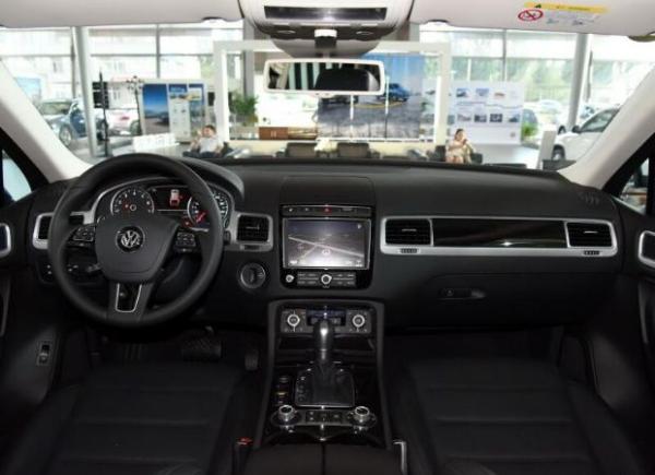 配R-line运动外观套件 大众途锐荣耀典藏版上市 售72.48万