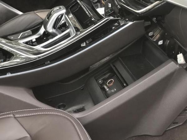 吉利全新MPV内饰图曝光 搭全液晶仪表盘