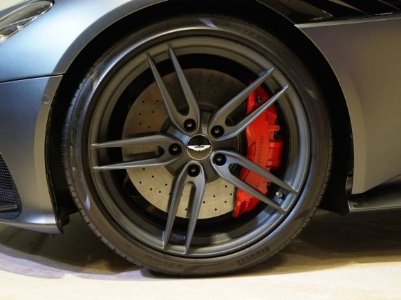 旗舰级GT跑车 阿斯顿·马丁DBS Superleggera售376.80万