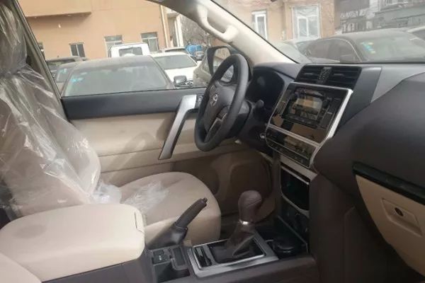 18款三菱帕杰罗V97中东版五速3.8L现车配置详情解析最新报价