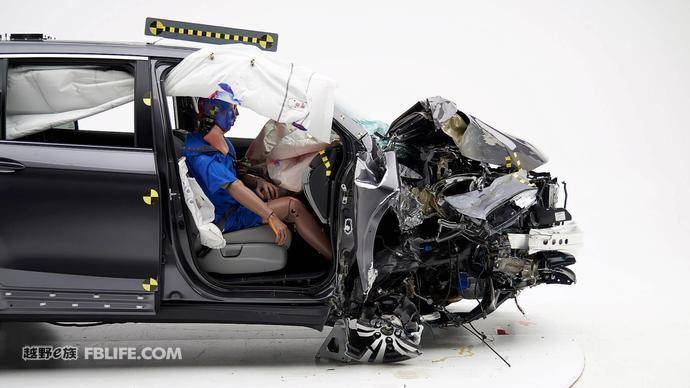 大切彻底凉了 IIHS发布中型SUV副驾驶侧小重叠面碰撞测试成绩