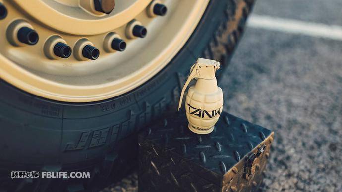 世界末日专属SUV Rezvani推出军用版Tank