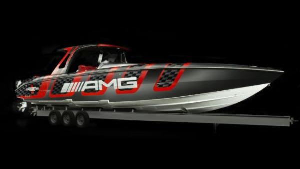 梅赛德斯-AMG和Cigarette Racing合作推出碳纤维快艇