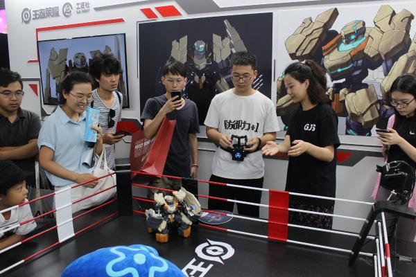 盾山还能这么玩？工匠社联合腾讯打造格斗机器人亮相CJ