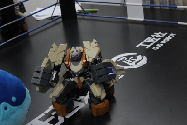 盾山还能这么玩？工匠社联合腾讯打造格斗机器人亮相CJ