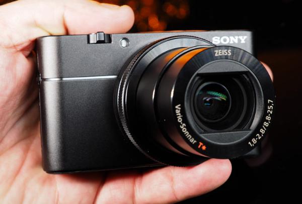 有问必答：索尼黑卡RX100系列相机应该怎么选？