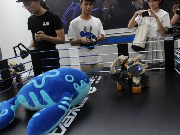 盾山还能这么玩？工匠社联合腾讯打造格斗机器人亮相CJ