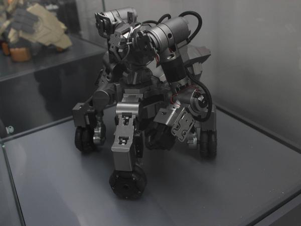 盾山还能这么玩？工匠社联合腾讯打造格斗机器人亮相CJ