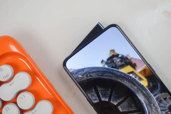 美的设计：OPPO从不含糊 OPPO Reno2这些设计细节你都知道吗？