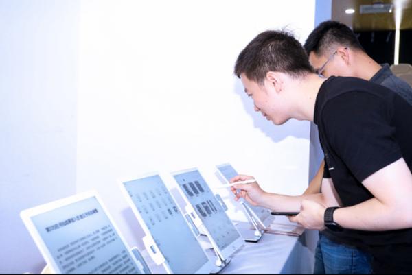 B文石新品OOX Max3智能墨水平板正式发布 售价5680元