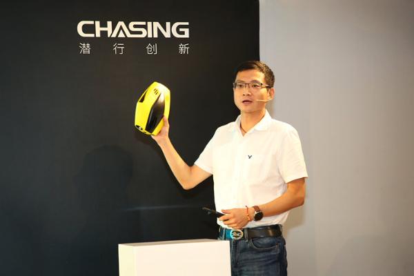 专为旅行者设计 潜行创新发布全球最小潜拍无人机
