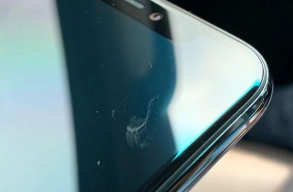 iPhone 11再爆屏幕问题：新机入手被刮，最坚固玻璃被打脸