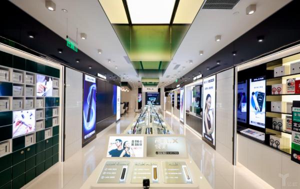 探店丨​悦刻全球首家旗舰店落户上海，“科技、互动”成两大关键词