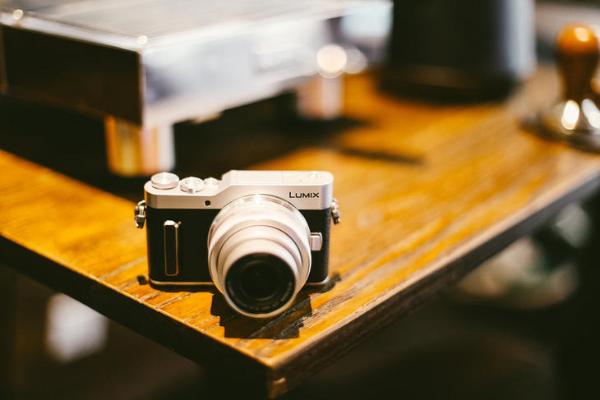 小巧轻便的人气自拍微单 松下GF10价格非常优惠