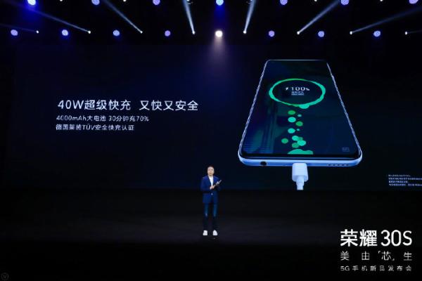 荣耀30S正式发布：首发麒麟820，搭载6400万像素AI四摄，2399元起售