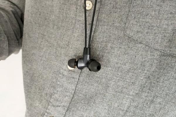 雷柏XS100颈挂式蓝牙耳机评测：佩戴舒适，运动也很方便