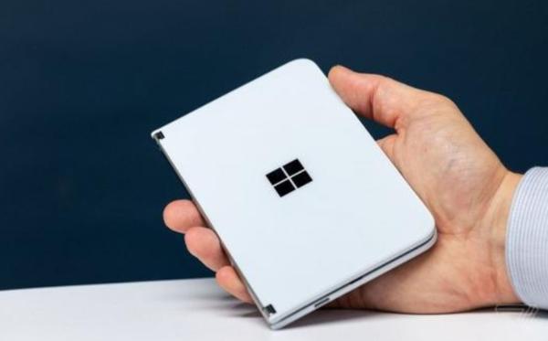 微软专利曝光：Surface三屏折叠手机，增加更多新功能
