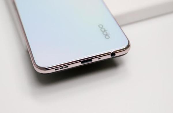 2.5D弧度机身+前置自拍双摄，五一出游少不了OPPO A92s