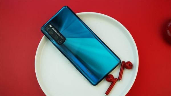 前后双景录像+无线录音 5G自拍神器华为nova7系列要火