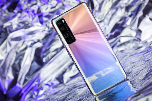 华为nova7系列卡位时尚单品，用7号色在年轻人心中种草