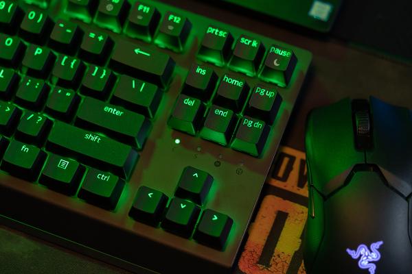 电竞新选择，雷蛇绿轴机械键盘天生出色