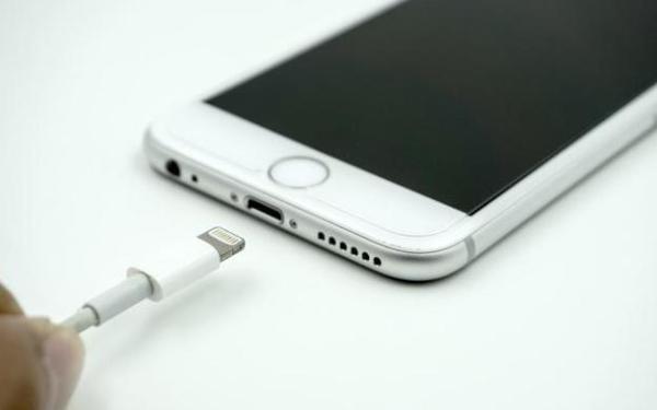 iPhone 13供应商泄天机：苹果终于对闪电接口动刀