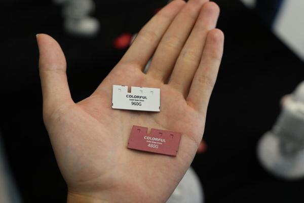 七彩虹&江波龙联合发布全球最小尺寸SATA SSD