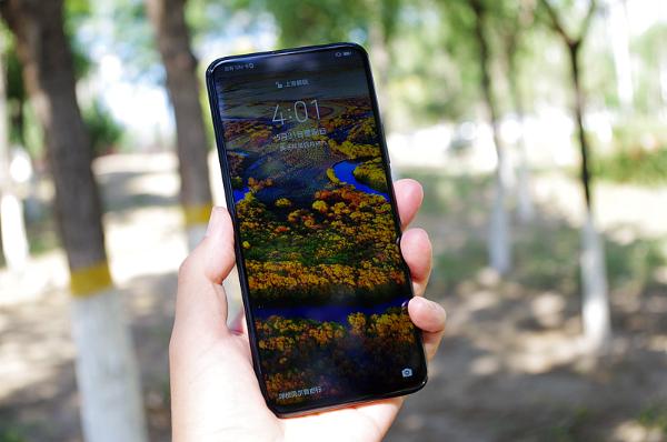 荣耀X10评测体验：同价位5G手机，难觅出其右者！