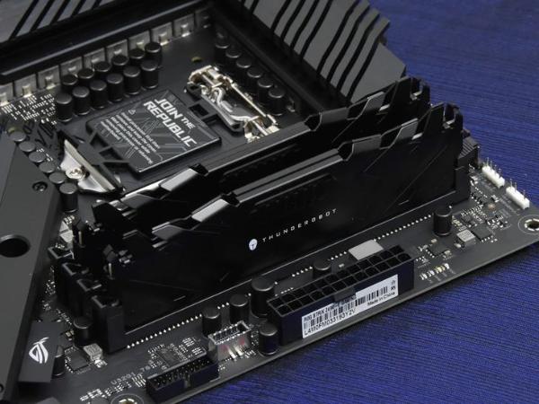 雷神DDR4-3000MHz 8GB内存评测：超频潜力十足3866MHz妥妥的！