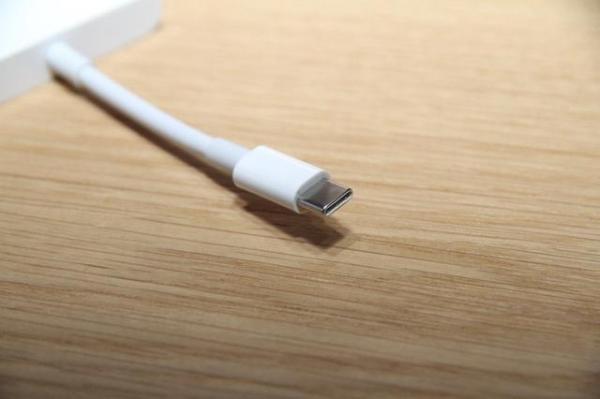 iPhone 13供应商泄天机：苹果终于对闪电接口动刀