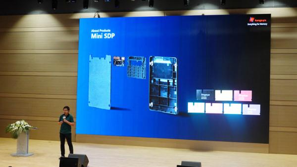 七彩虹&江波龙联合发布全球最小尺寸SATA SSD