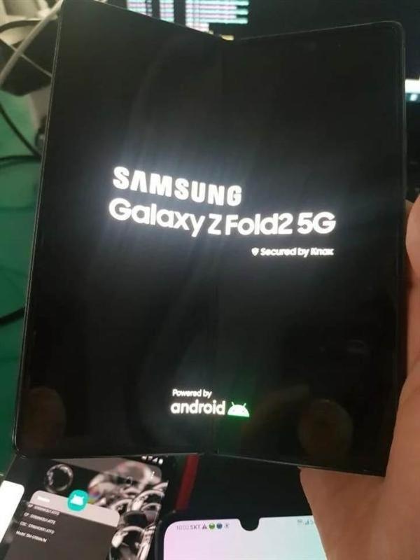 三星 Galaxy Z Fold 2打孔屏设计曝光