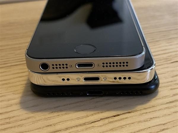 5.4寸iPhone 12模型曝光：尺寸太香