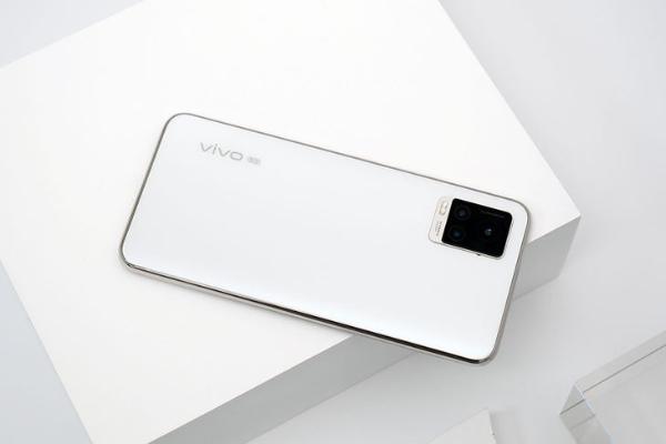 年轻人的自拍神器 vivo S7随手拍都很美