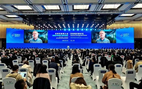 联想杨元庆谈数字经济 高通CEO期待与中国移动生态系统持续合作