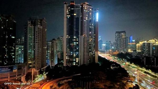 夜拍人像很清晰，Reno5系列轻松应对各种场景