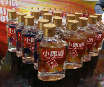 瞄准年轻市场 小郎酒首推精酿白酒概念