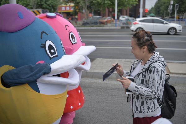 “卡通人”萌翻国际庄 天山海世界5月26日盛装开业