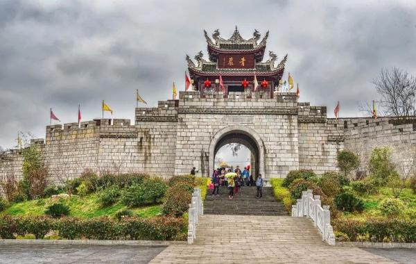 贵州省最具影响力十大景区：黄果树瀑布、安顺龙宫、毕节百里杜鹃获前三名