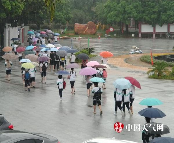 台风艾云尼三次登陆 广东高考期间暴雨倾盆