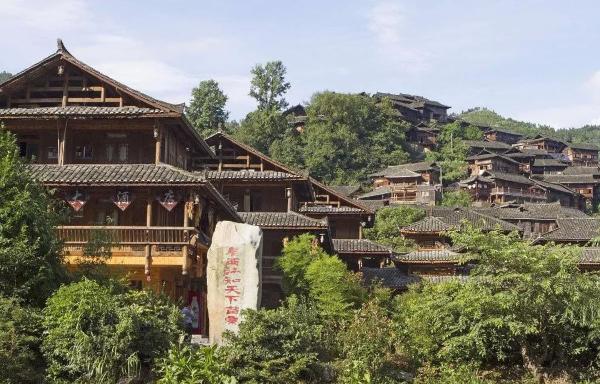 贵州省最具影响力十大景区：黄果树瀑布、安顺龙宫、毕节百里杜鹃获前三名