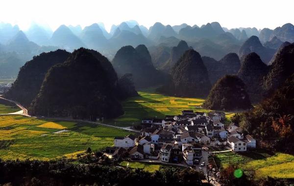 贵州省最具影响力十大景区：黄果树瀑布、安顺龙宫、毕节百里杜鹃获前三名