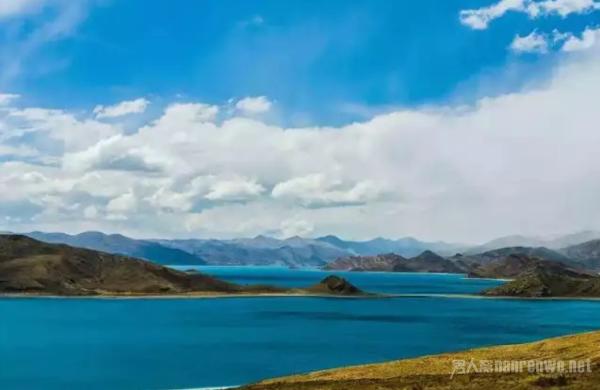 适合自驾游的旅行地：胜似人间仙境的湖泊！