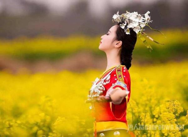 女生侧脸怎么拍 学会这3招 就可以拍出绝美侧颜女神