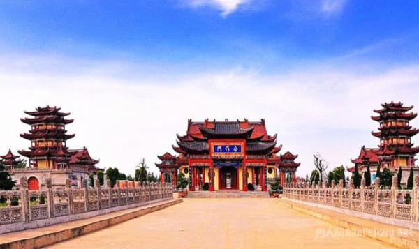 中国最大的寺庙在什么地方 门票低游客多 没想到在这