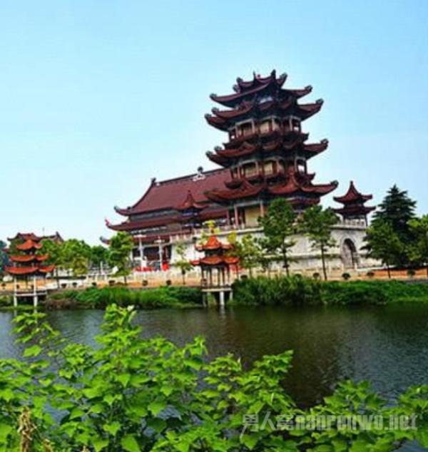 中国最大的寺庙在什么地方 门票低游客多 没想到在这