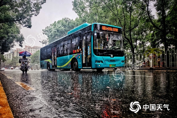 入汛以来最强降雨袭击湖南 西部中部将现大范围暴雨